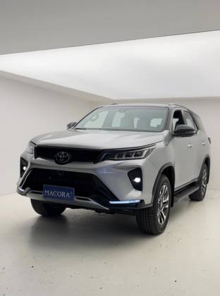 TOYOTA HILUX SW4 2.8 D-4D TURBO DIESEL DIAMOND 7L 4X4 AUTOMÁTICO TOYOTA HILUX SW4 2.8 D-4D TURBO DIESEL DIAMOND 7L 4X4 AUTOMÁTICO